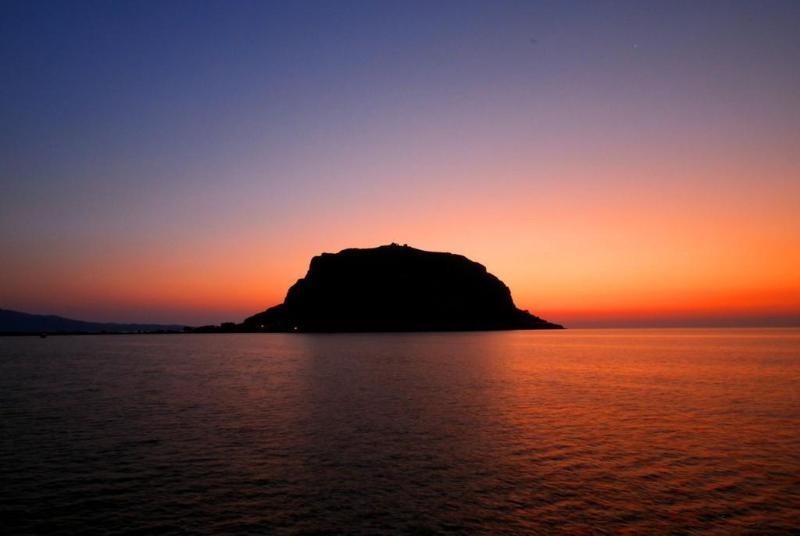 Petrino Guesthouse Monemvasía Dış mekan fotoğraf