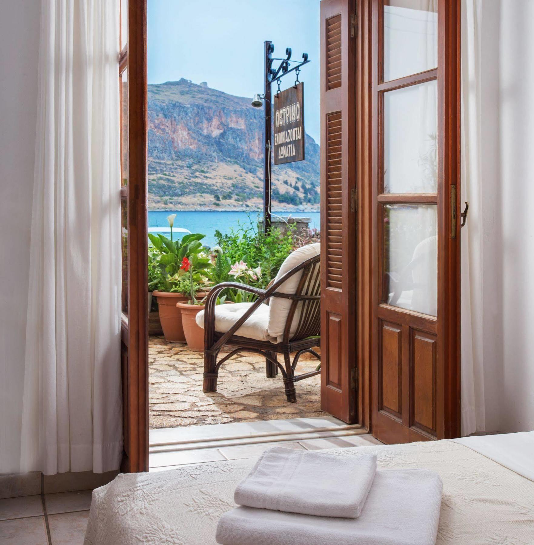 Petrino Guesthouse Monemvasía Dış mekan fotoğraf