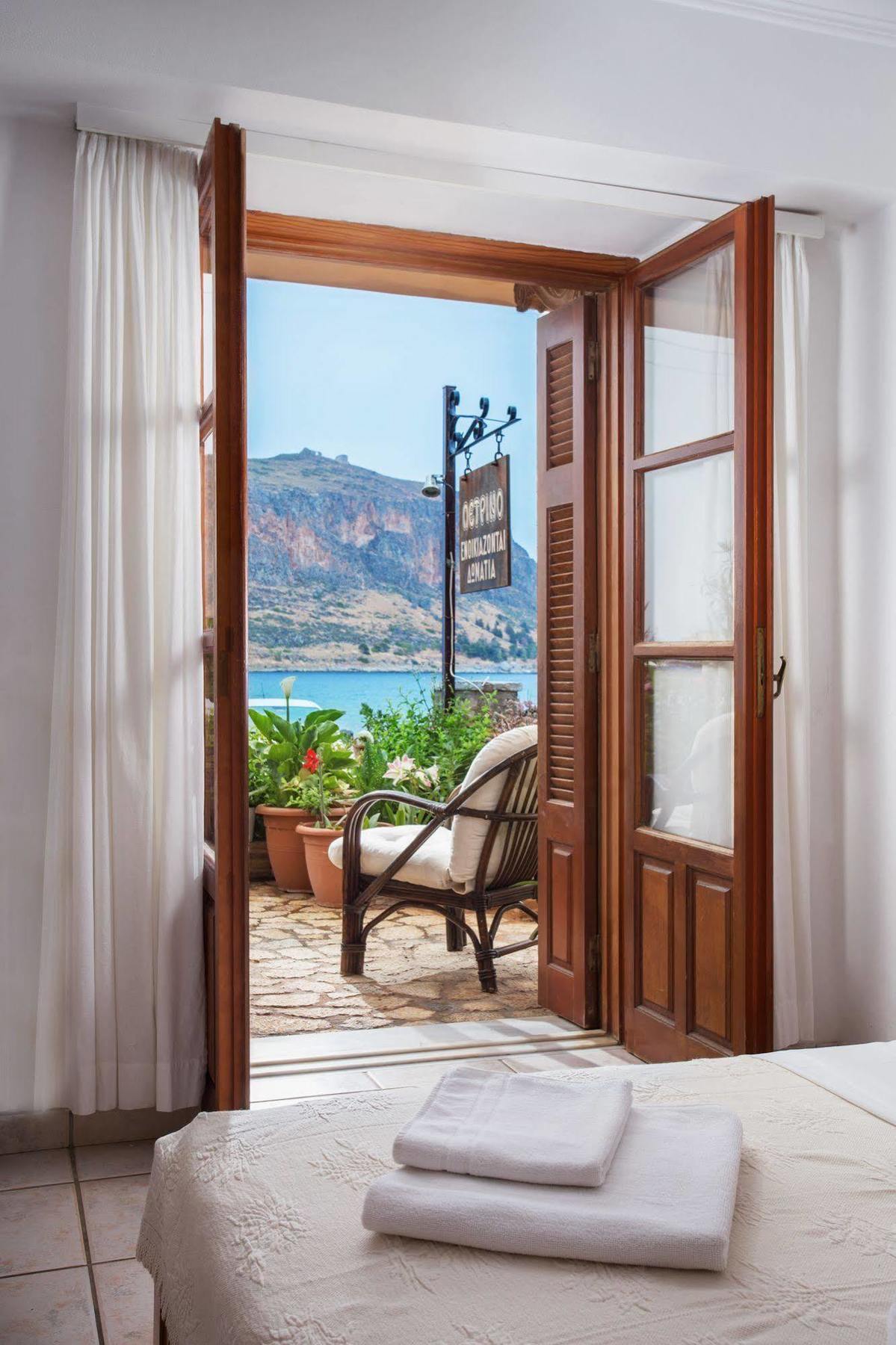 Petrino Guesthouse Monemvasía Dış mekan fotoğraf
